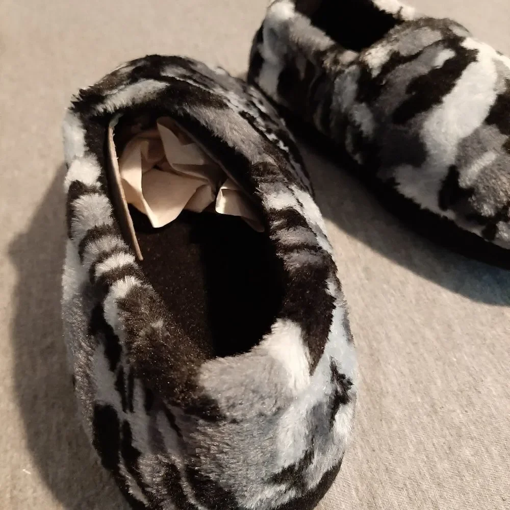 2 New Pairs Little Boys 3/4 Hard Sole Slippers